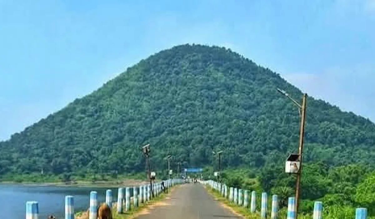 Scenic hill road in Purulia